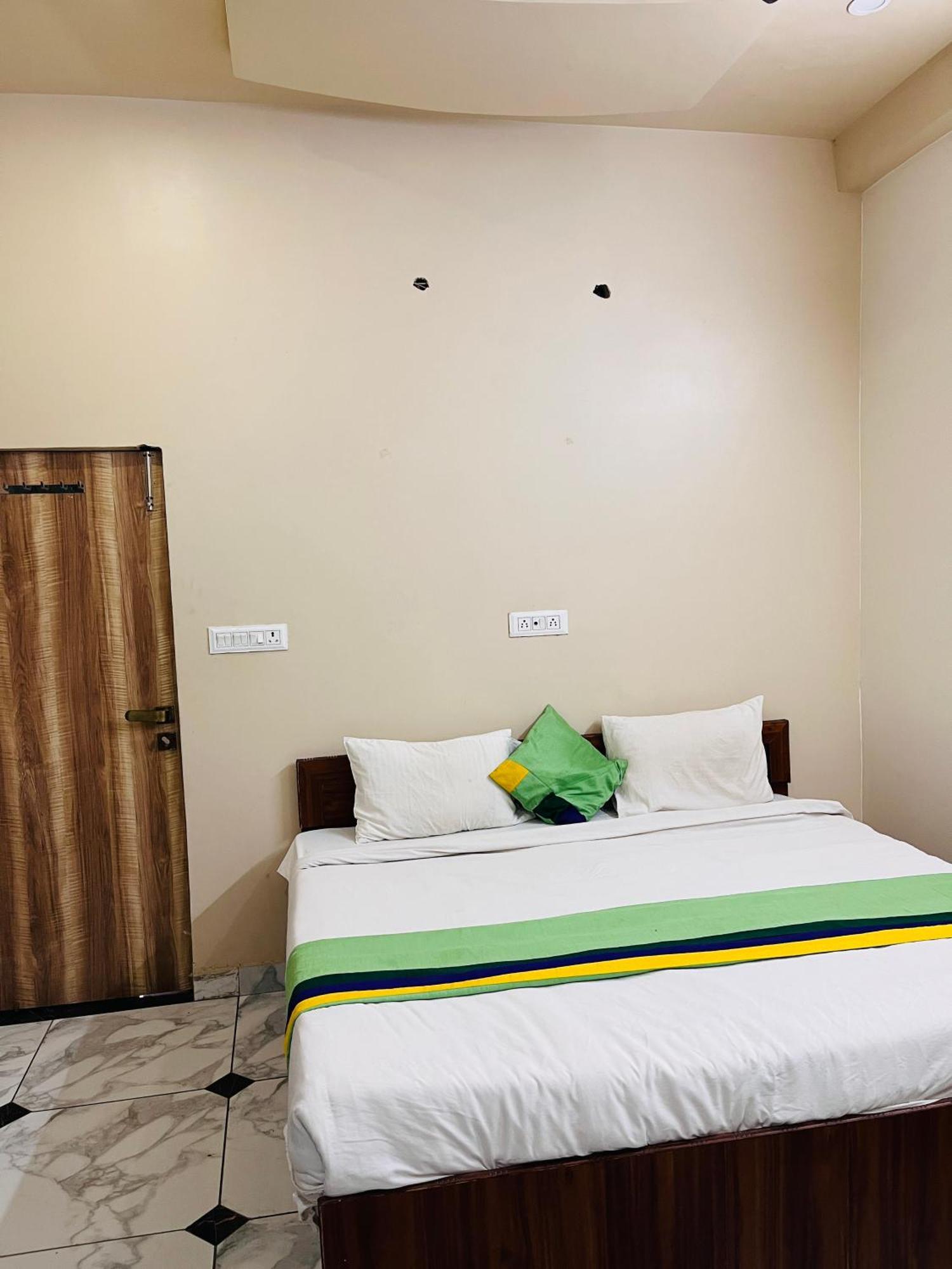 Hotel Premium Grand Fully Air Condition And Spacious Room Top Rated And Most Luxury Hotel Near Taj Mahal Agra  Exterior foto