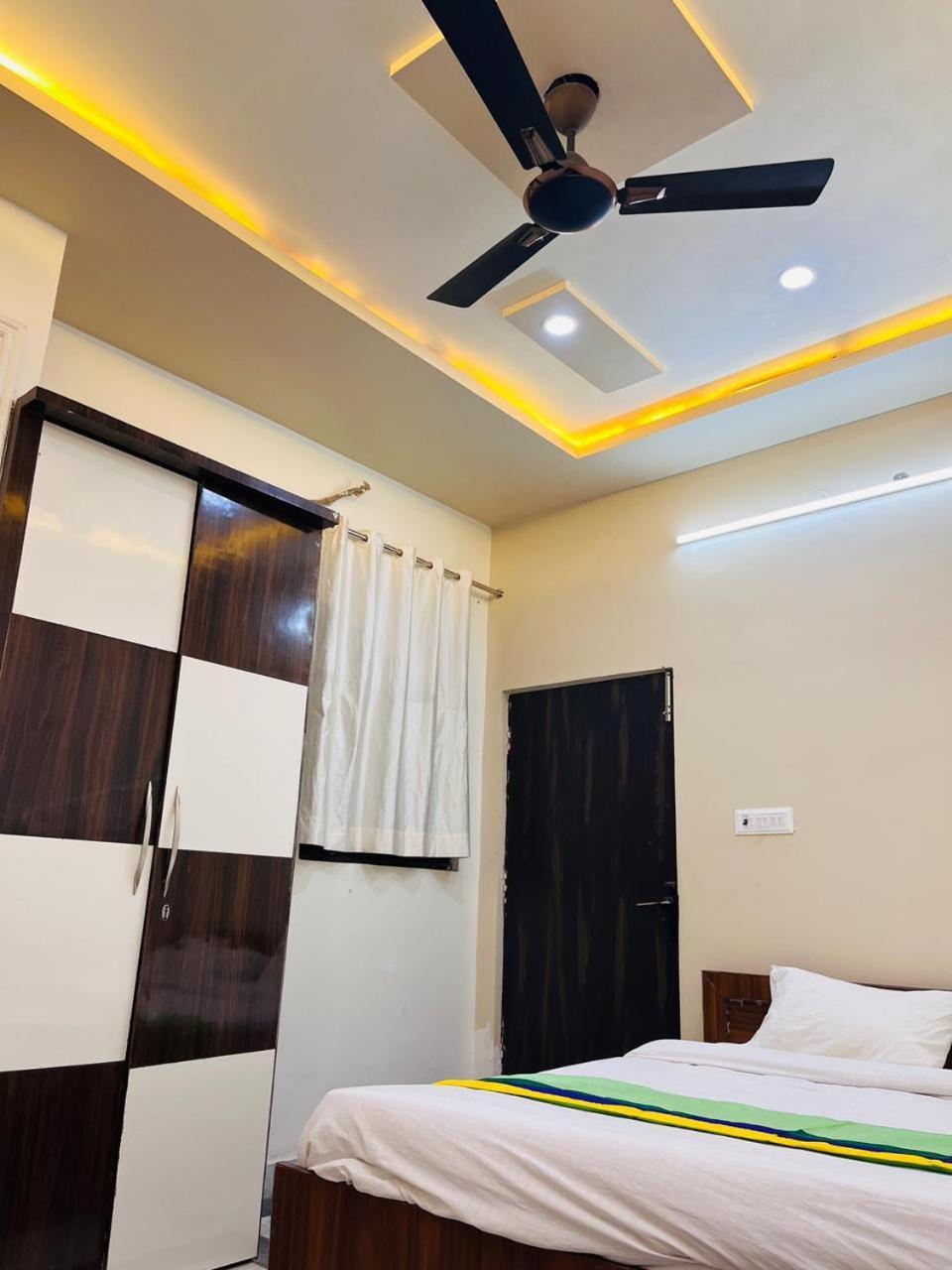 Hotel Premium Grand Fully Air Condition And Spacious Room Top Rated And Most Luxury Hotel Near Taj Mahal Agra  Exterior foto