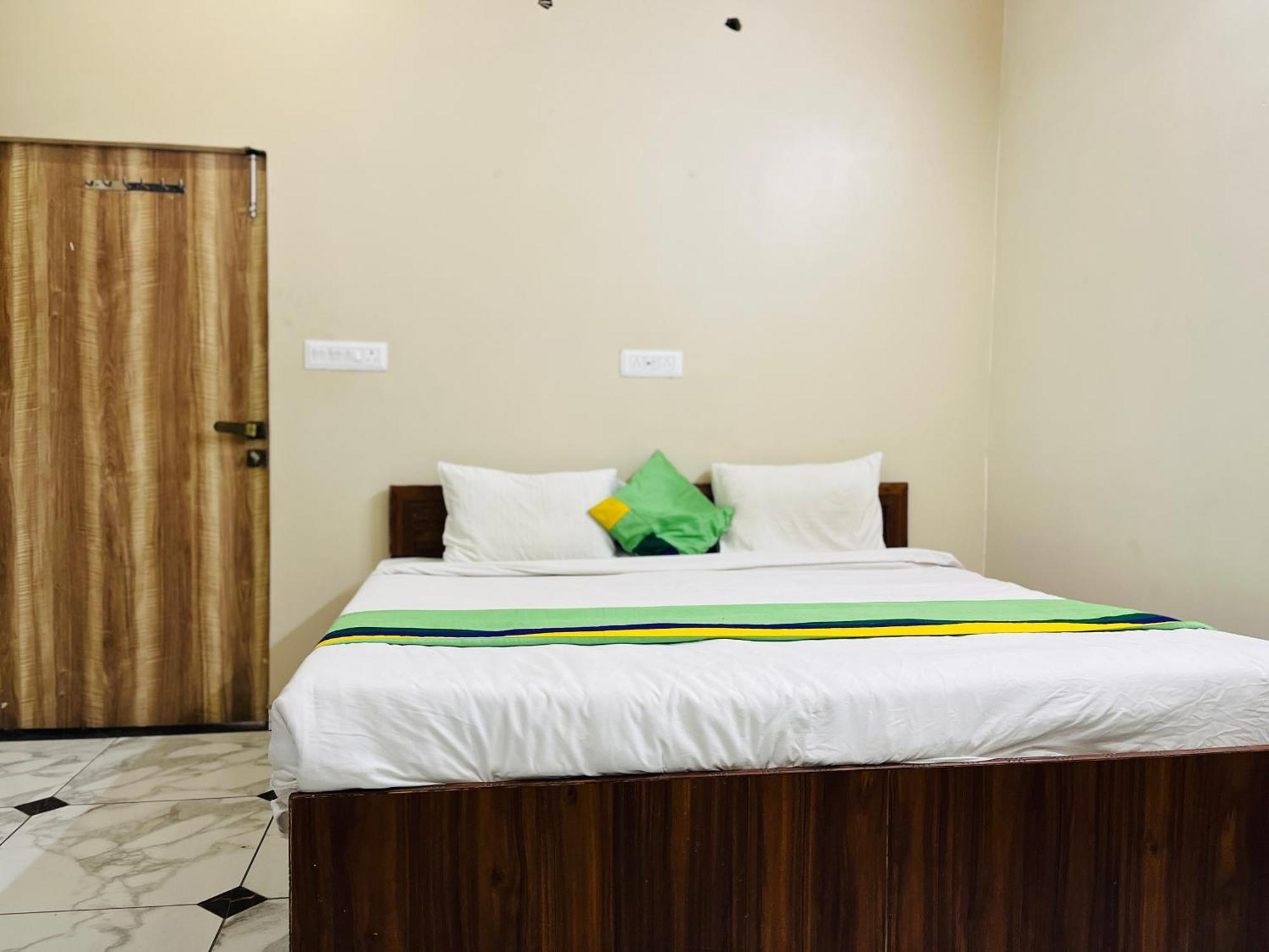 Hotel Premium Grand Fully Air Condition And Spacious Room Top Rated And Most Luxury Hotel Near Taj Mahal Agra  Exterior foto